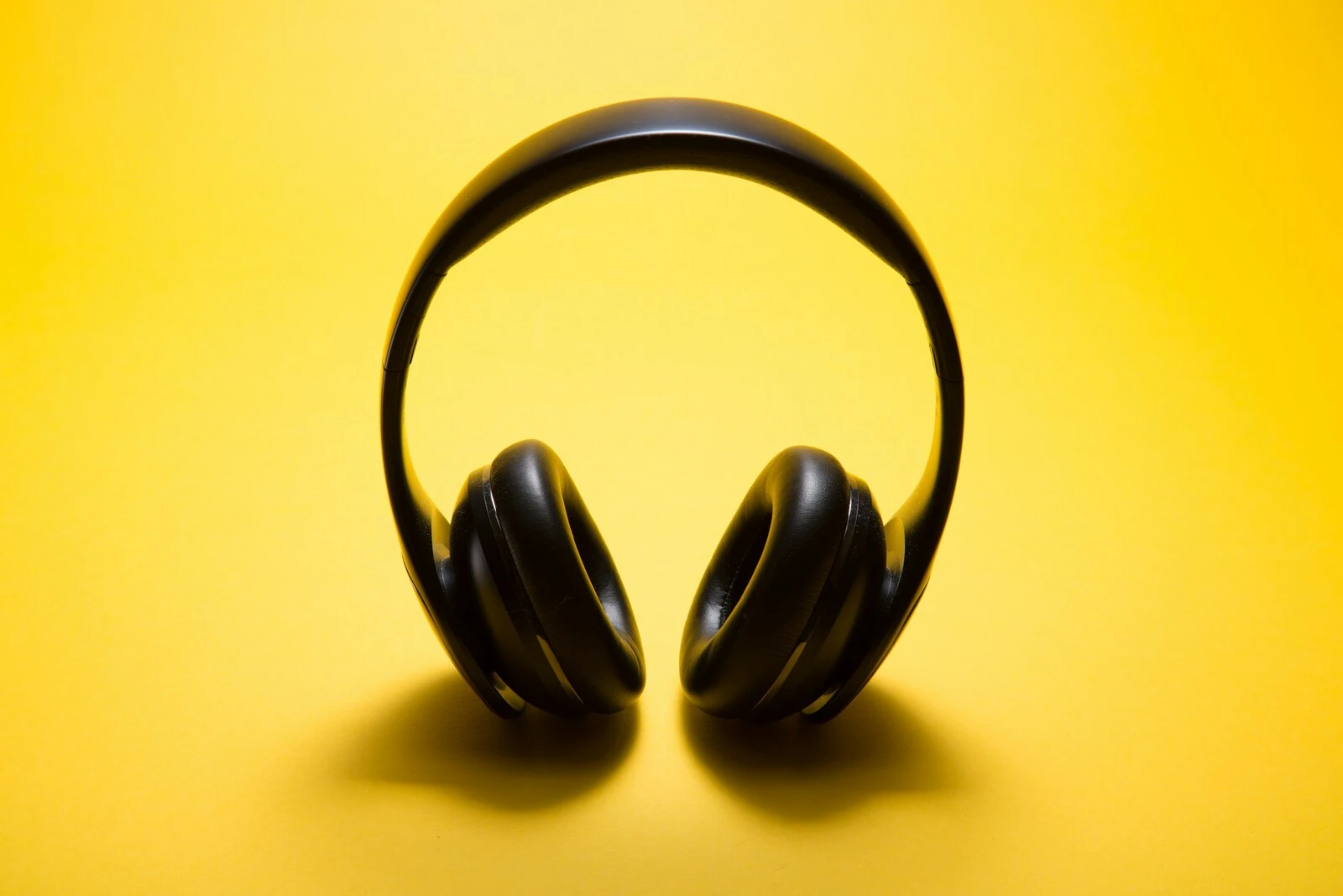 Discover the sound of RAAZ (Photo by C D-X on Unsplash)